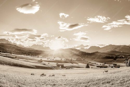 Blick in den Sonnenuntergang am Zugspitzmassiv - Am Tonihof - Seitenverhältnis 3:2 - Wetterstein und Estergebirge - weitere Infos unter https://www.kriner-weiermann.de