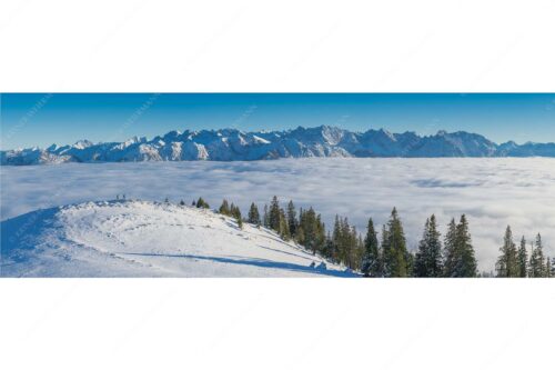 Eine Winterwanderung am Simetsberg über Wolkenmeer mit Karwendel - auf der Sonnenseite - Seitenverhältnis 3:1 - Simetsberg mit Karwendel - weitere Infos unter https://www.kriner-weiermann.de