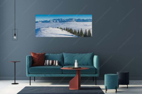 Eine Winterwanderung am Simetsberg über Wolkenmeer mit Karwendel - auf der Sonnenseite - Größe ca. 175x70cm, Seitenverhältnis 2,5:1 - Simetsberg mit Karwendel - weitere Infos unter https://www.kriner-weiermann.de