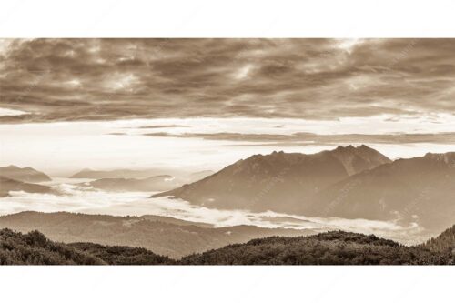 Blick ins Obere Isartal mit Estergebirge, Soierngebirge und Karwendel - Der letzte Tag beginnt - Seitenverhältnis 2:1 - Sonnenaufgang Oberes Isartal - weitere Infos unter https://www.kriner-weiermann.de