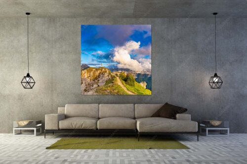 Wolkenreißen im Karwendelgebirge - Es reißt auf - Größe ca. 160x160cm, Seitenverhältnis 1:1 - Bergsteigerin am Seinskopf im Karwendel - weitere Infos unter https://www.kriner-weiermann.de