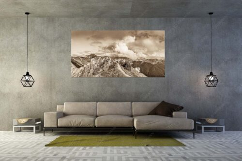 Wolkenreißen im Karwendelgebirge - Es reißt auf - Größe ca. 200x100cm, Seitenverhältnis 2:1 - Bergsteigerin am Seinskopf im Karwendel - weitere Infos unter https://www.kriner-weiermann.de