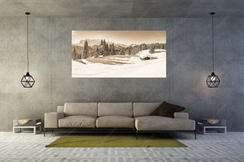 Blick über Winterlandschaft und Wiesmahdstadel zum Wettersteingebirge - Fährte - Größe ca. 200x100cm, Seitenverhältnis 2:1 - Viel Schnee am Stadel mit Wetterstein - weitere Infos unter https://www.kriner-weiermann.de