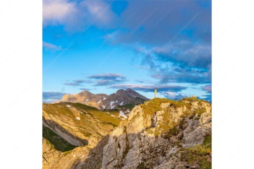 Blick vom Seinskopf zur Soiern- und Schöttlkarspitze - Feldernkreuz - Seitenverhältnis 1:1 - Bergsteiger am Seinskopf im Soierngebirge - weitere Infos unter https://www.kriner-weiermann.de