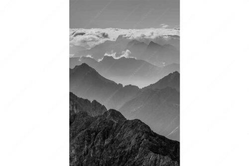 Blick von der Zugspitze über Jubiläumsgrat nach Osten in das Karwendelgebirge - Fernweh - Seitenverhältnis 2:3 - Zugspitzpanorama - weitere Infos unter https://www.kriner-weiermann.de