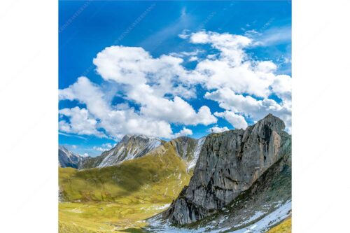 Bergsteiger mit Blick aufs Gatterl und kleinem Wanner im Wettersteingenbirge - Gatterlblick - Seitenverhältnis 1:1 - Gatterl und Hochwanner im Wetterstein - weitere Infos unter https://www.kriner-weiermann.de