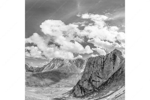 Bergsteiger mit Blick aufs Gatterl und kleinem Wanner im Wettersteingenbirge - Gatterlblick - Seitenverhältnis 1:1 - Gatterl und Hochwanner im Wetterstein - weitere Infos unter https://www.kriner-weiermann.de