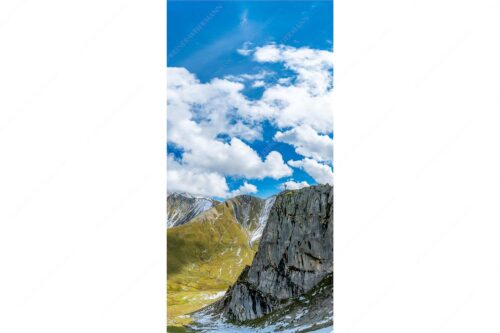 Bergsteiger mit Blick aufs Gatterl und kleinem Wanner im Wettersteingenbirge - Gatterlblick - Seitenverhältnis 1:2 - Gatterl und Hochwanner im Wetterstein - weitere Infos unter https://www.kriner-weiermann.de