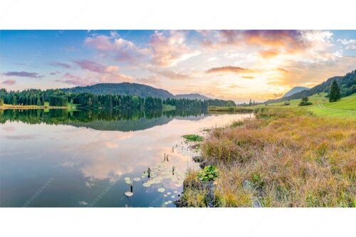 Sonnenuntergang am Geroldsee mit Wettertstein und Wank - Harmonie - Seitenverhältnis 2:1 - Abendstimmung am Geroldsee - weitere Infos unter https://www.kriner-weiermann.de