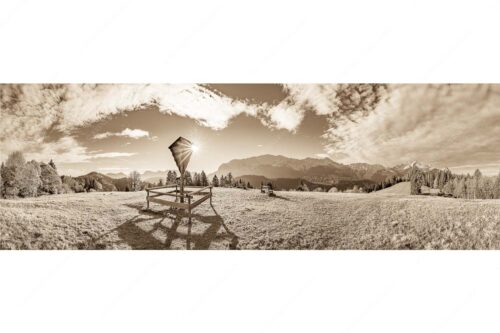 Wegkreuz mit Blick auf Karwendel- und Wettersteingebirge - Herrgot im Paradies III - Seitenverhältnis 3:1 - Feldkreuz mit Eckbauer und Wetterstein - weitere Infos unter https://www.kriner-weiermann.de