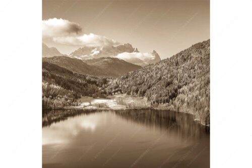 Erster Schnee am Barmsee mit Blick zum Zugspitzmassiv - Hinterm Barmsee - Seitenverhältnis 1:1 - Alpspitze Zugspitze und Waxenstein - weitere Infos unter https://www.kriner-weiermann.de