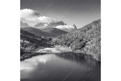 Erster Schnee am Barmsee mit Blick zum Zugspitzmassiv - Hinterm Barmsee - Seitenverhältnis 1:1 - Alpspitze Zugspitze und Waxenstein - weitere Infos unter https://www.kriner-weiermann.de