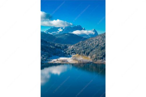 Erster Schnee am Barmsee mit Blick zum Zugspitzmassiv - Hinterm Barmsee - Seitenverhältnis 2:3 - Alpspitze Zugspitze und Waxenstein - weitere Infos unter https://www.kriner-weiermann.de