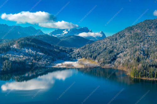 Erster Schnee am Barmsee mit Blick zum Zugspitzmassiv - Hinterm Barmsee - Seitenverhältnis 3:2 - Alpspitze Zugspitze und Waxenstein - weitere Infos unter https://www.kriner-weiermann.de