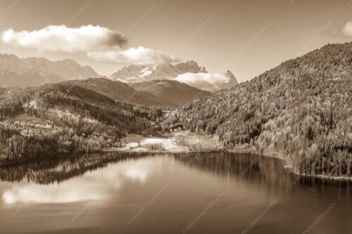 Erster Schnee am Barmsee mit Blick zum Zugspitzmassiv - Hinterm Barmsee - Seitenverhältnis 3:2 - Alpspitze Zugspitze und Waxenstein - weitere Infos unter https://www.kriner-weiermann.de