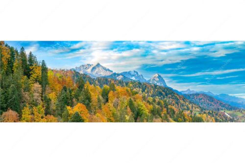 Blick über Herbstwald zum Zugspitzmassiv im Wettersteingebirge - Indian Summer Dahoam - Seitenverhältnis 3:1 - Herbstfärbung mit Alpspitze Zugspitze und Waxenstein - weitere Infos unter https://www.kriner-weiermann.de