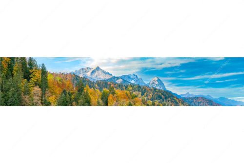 Blick über Herbstwald zum Zugspitzmassiv im Wettersteingebirge - Indian Summer Dahoam - Seitenverhältnis 5:1 - Herbstfärbung mit Alpspitze Zugspitze und Waxenstein - weitere Infos unter https://www.kriner-weiermann.de