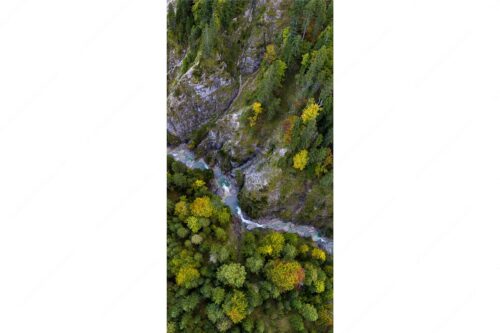 Die ersten Herbstboten in der Finzklamm im Estergebirge - Klammheimlich - Seitenverhältnis 1:2 - Herbstfärbung in der Finzklamm - weitere Infos unter https://www.kriner-weiermann.de