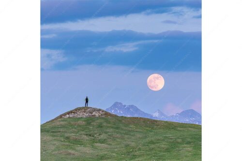 Blick vom Wank im Estergebirge zum Vollmondaufgang über Karwendelgebirge - Mondfieber - Seitenverhältnis 1:1 - Vollmond über Karwendel - weitere Infos unter https://www.kriner-weiermann.de