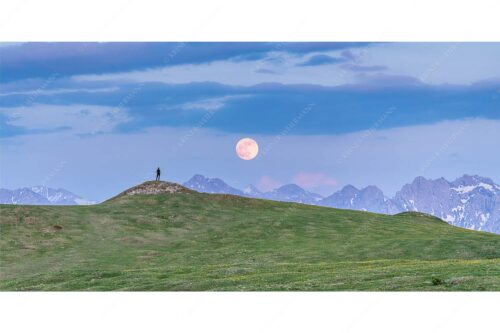 Blick vom Wank im Estergebirge zum Vollmondaufgang über Karwendelgebirge - Mondfieber - Seitenverhältnis 2:1 - Vollmond über Karwendel - weitere Infos unter https://www.kriner-weiermann.de