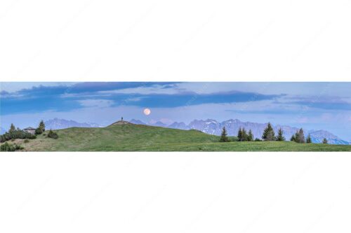 Blick vom Wank im Estergebirge zum Vollmondaufgang über Karwendelgebirge - Mondfieber - Seitenverhältnis 4:1 - Vollmond über Karwendel - weitere Infos unter https://www.kriner-weiermann.de