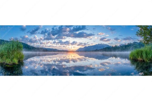 Herrliche Spiegelung bei aufgehender Sonne am Barmsee - Spiegelsaal - Seitenverhältnis 3:1 - Morgenstimmung am Barmsee - weitere Infos unter https://www.kriner-weiermann.de