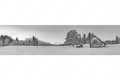 Adventliche Stimmung an Wiesmahdhütterl mit Blick auf Zugspitzmassiv - Staade Zeit II - Seitenverhältnis 4:1 - Christbaum an Hütte mit Wetterstein - weitere Infos unter https://www.kriner-weiermann.de