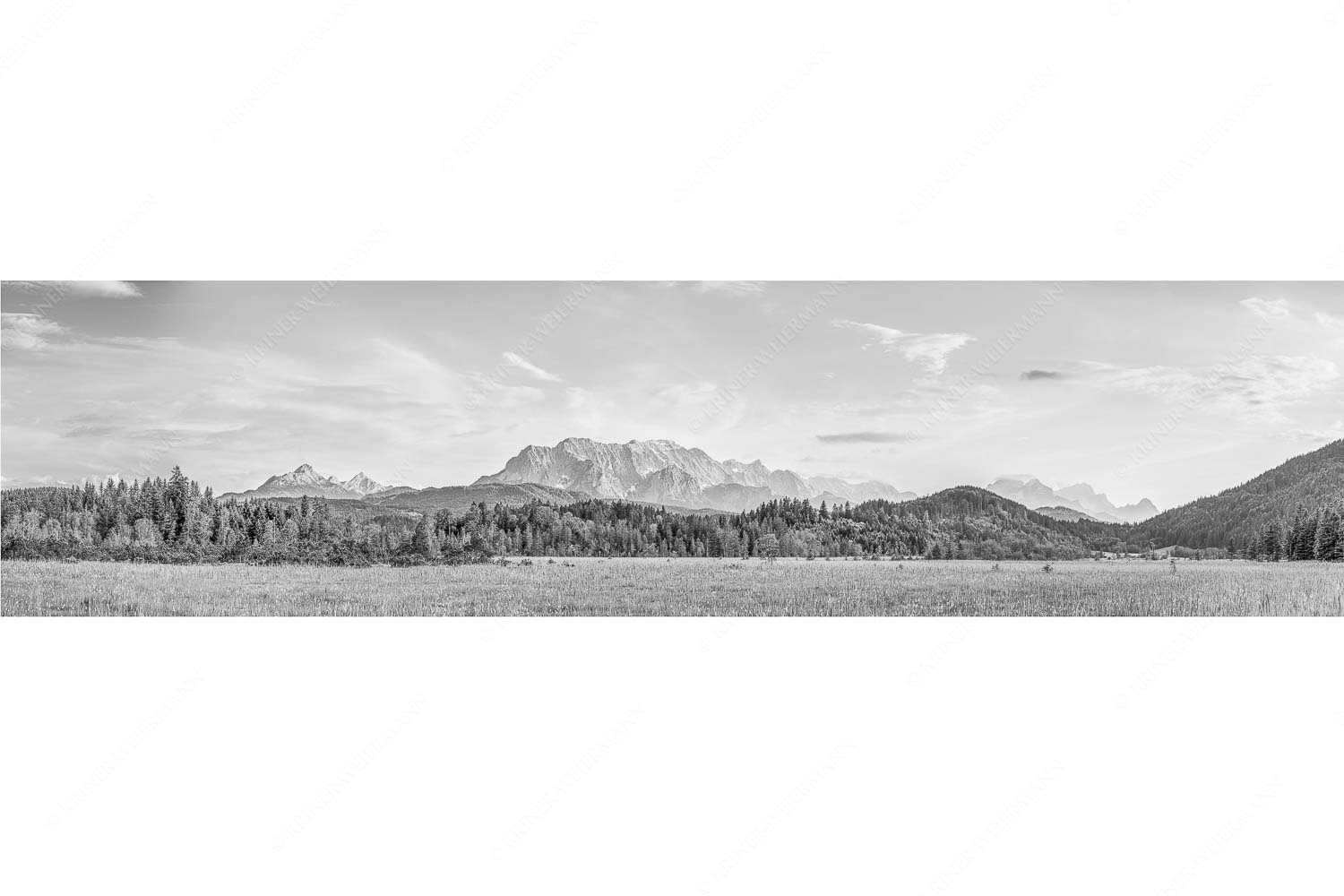 Panoramablick auf das Soiern-, Karwendel-, Wetterstein und Estergebirge - Alle im Blick - Seitenverhältnis 4:1 - Soiern Karwendel Wetterstein und Estergebirge - weitere Infos unter https://www.kriner-weiermann.de