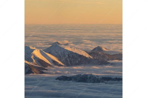 Der Blick von der Zugspitze auf das Estergebirge das wie Inseln aus dem Nebel ragt - Atlantis - Seitenverhältnis 1:1 - Estergebirge im Nebelmeer - weitere Infos unter https://www.kriner-weiermann.de