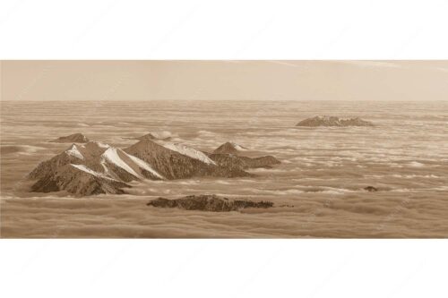 Der Blick von der Zugspitze auf das Estergebirge das wie Inseln aus dem Nebel ragt - Atlantis - Seitenverhältnis 2,5:1 - Estergebirge im Nebelmeer - weitere Infos unter https://www.kriner-weiermann.de