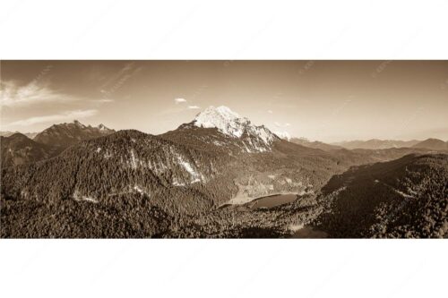 Blick über Ferchensee zur Unteren und Oberen Wettersteinspitze. - Die Perle - Seitenverhältnis 2,5:1 - Ferchensee am Wetterstein - weitere Infos unter https://www.kriner-weiermann.de