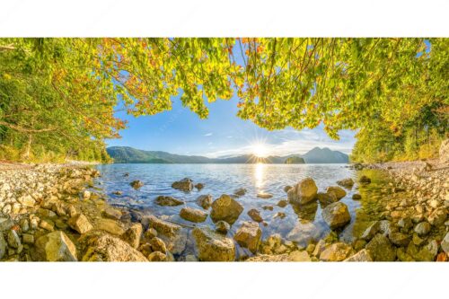 Blick über den Walchensee mit Insel Sassau zum Sonnenuntergang im Estergebirge - Fenster zum See - Seitenverhältnis 2:1 - Walchensee Insel Sassau mit Estergebirge - weitere Infos unter https://www.kriner-weiermann.de