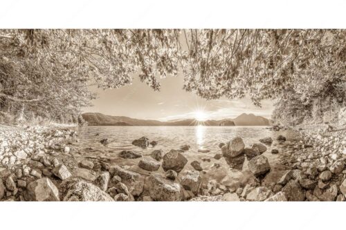 Blick über den Walchensee mit Insel Sassau zum Sonnenuntergang im Estergebirge - Fenster zum See - Seitenverhältnis 2:1 - Walchensee Insel Sassau mit Estergebirge - weitere Infos unter https://www.kriner-weiermann.de