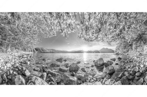 Blick über den Walchensee mit Insel Sassau zum Sonnenuntergang im Estergebirge - Fenster zum See - Seitenverhältnis 2:1 - Walchensee Insel Sassau mit Estergebirge - weitere Infos unter https://www.kriner-weiermann.de