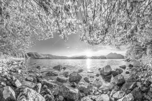 Blick über den Walchensee mit Insel Sassau zum Sonnenuntergang im Estergebirge - Fenster zum See - Seitenverhältnis 3:2 - Walchensee Insel Sassau mit Estergebirge - weitere Infos unter https://www.kriner-weiermann.de