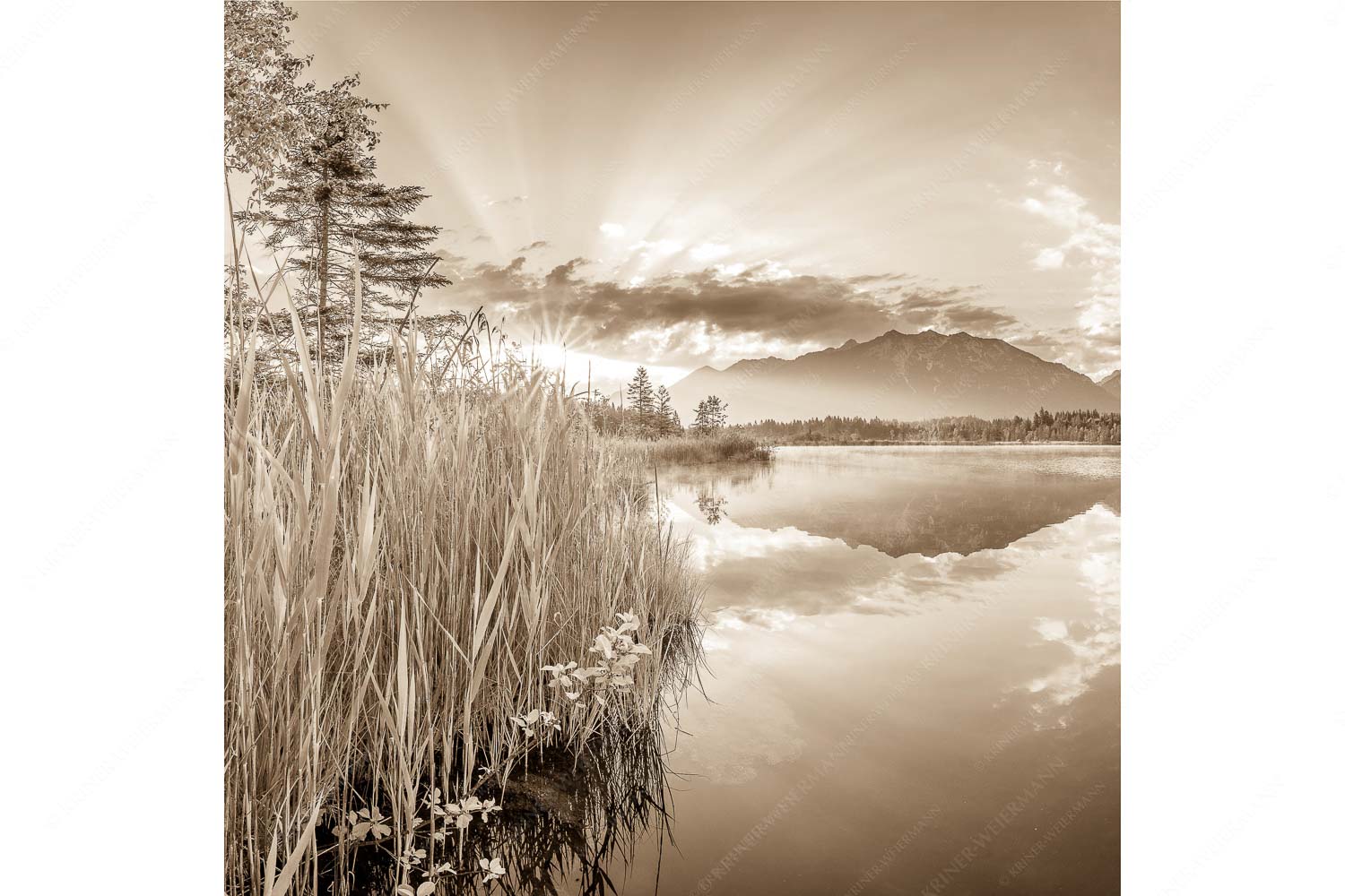 Sonnenaufgang am Barmsee mit Blick zum Karwendel und Wettersteingebirge - Utopia II - Seitenverhältnis 1:1 - Sonnenaufgang am Barmsee - weitere Infos unter https://www.kriner-weiermann.de