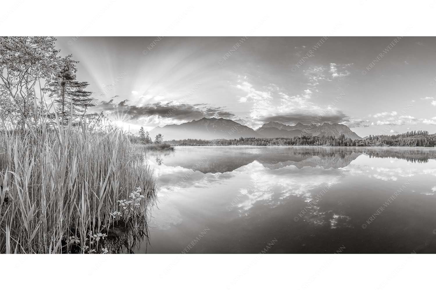 Sonnenaufgang am Barmsee mit Blick zum Karwendel und Wettersteingebirge - Utopia II - Seitenverhältnis 2:1 - Sonnenaufgang am Barmsee - weitere Infos unter https://www.kriner-weiermann.de