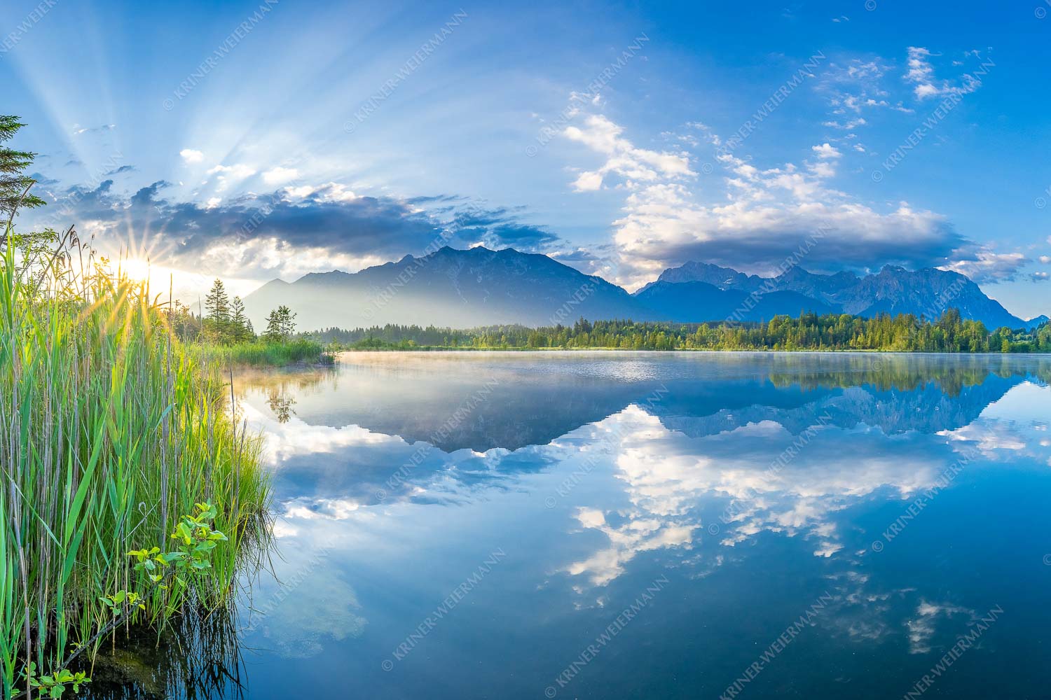 Sonnenaufgang am Barmsee mit Blick zum Karwendel und Wettersteingebirge - Utopia II - Seitenverhältnis 3:2 - Sonnenaufgang am Barmsee - weitere Infos unter https://www.kriner-weiermann.de