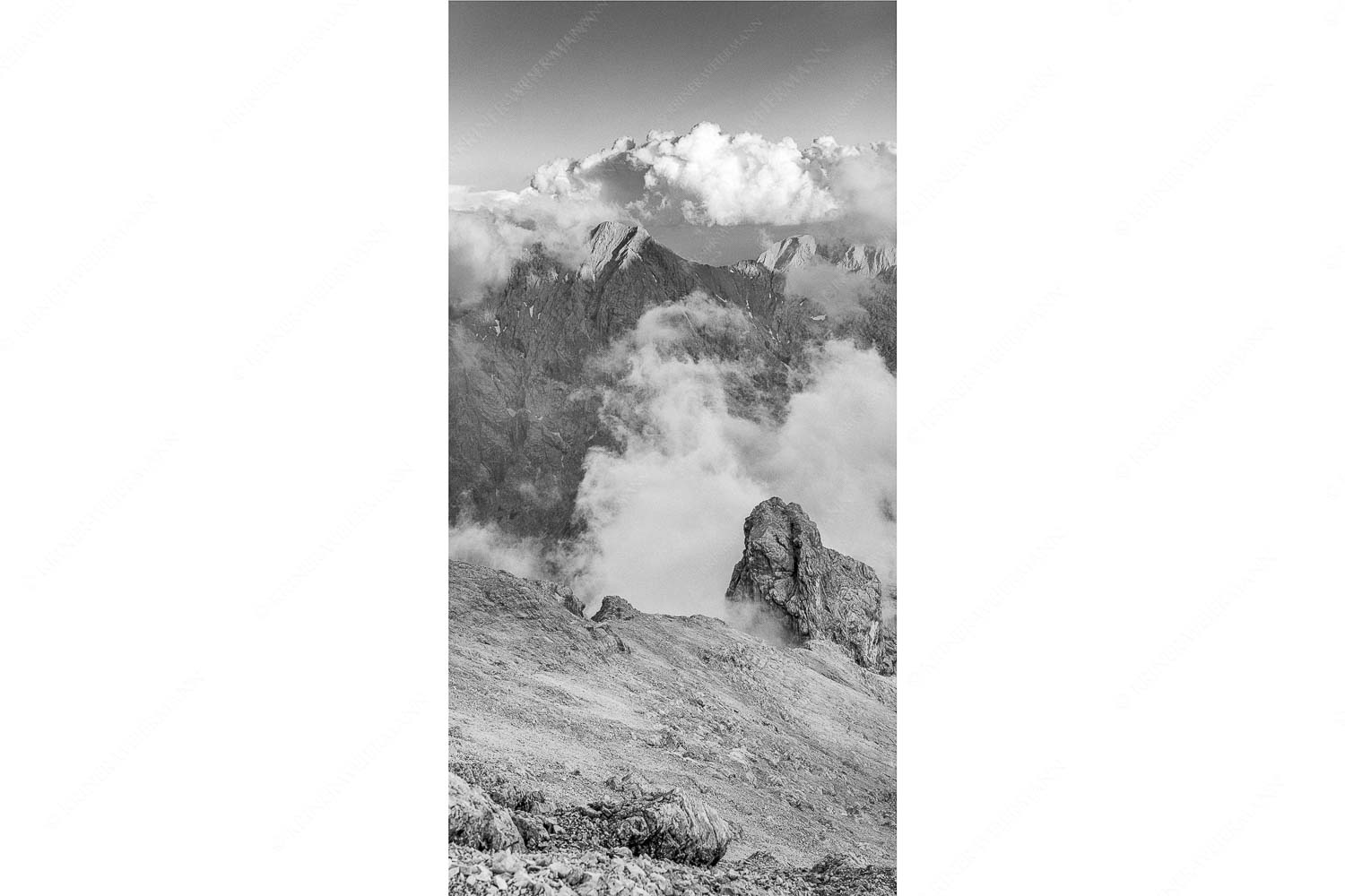 Blick vom Jubiläumsgrat zum Hochwanner im Wettersteingebirge - Wanner - Seitenverhältnis 1:2 - Hochwanner im Wetterstein - weitere Infos unter https://www.kriner-weiermann.de