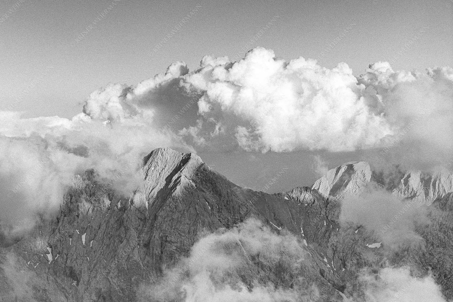 Blick vom Jubiläumsgrat zum Hochwanner im Wettersteingebirge - Wanner - Seitenverhältnis 3:2 - Hochwanner im Wetterstein - weitere Infos unter https://www.kriner-weiermann.de