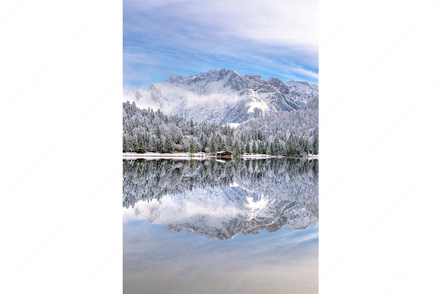 Das Karwendelgebirge spiegelt sich im Ferchensee - Zuckerspiegel - Seitenverhältnis 2:3 - Ferchensee und Karwendel - weitere Infos unter https://www.kriner-weiermann.de